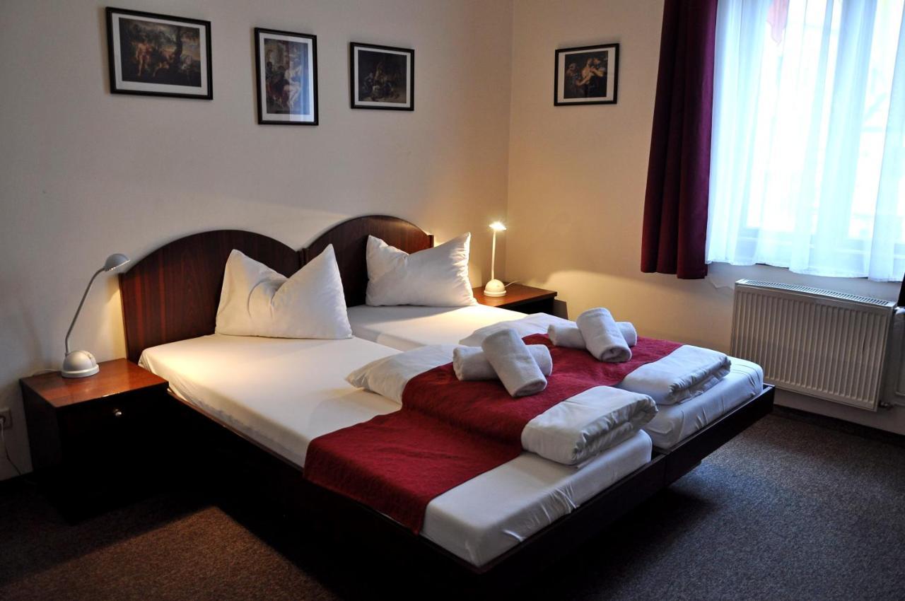 Hotel U Bileho Kone Loket Exterior photo