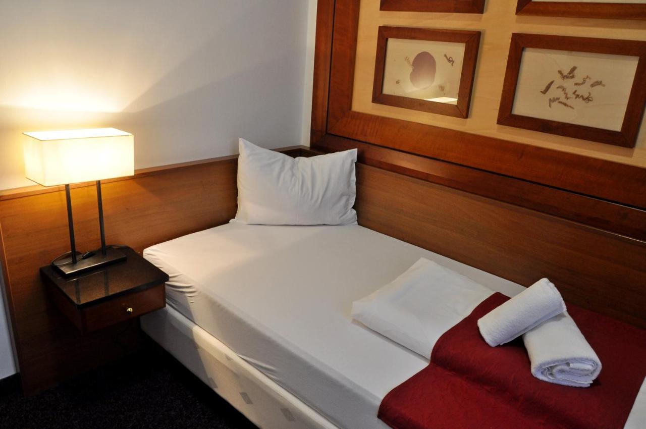 Hotel U Bileho Kone Loket Exterior photo