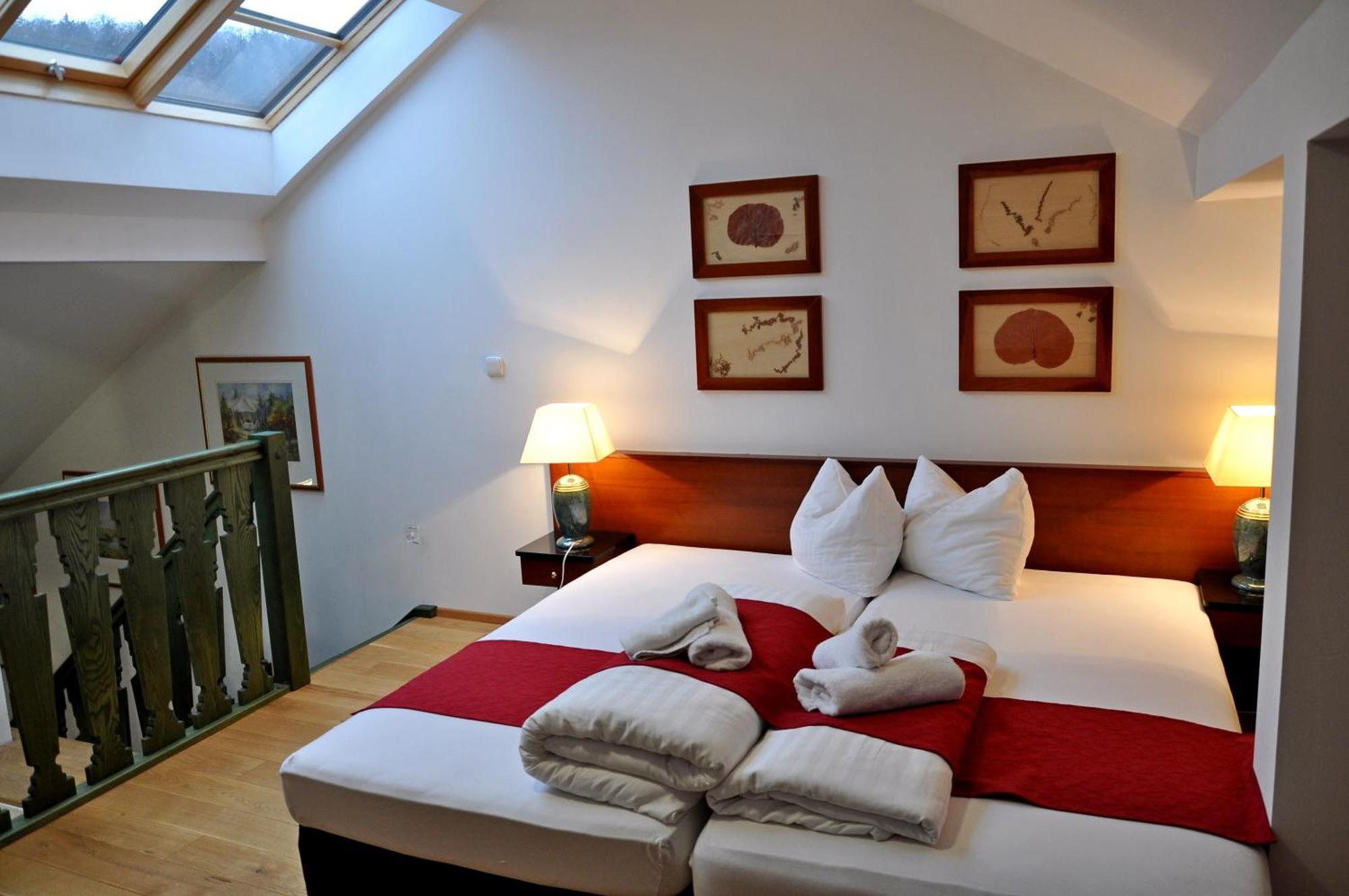 Hotel U Bileho Kone Loket Room photo
