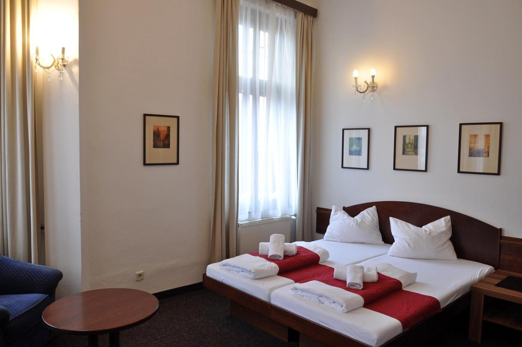 Hotel U Bileho Kone Loket Room photo