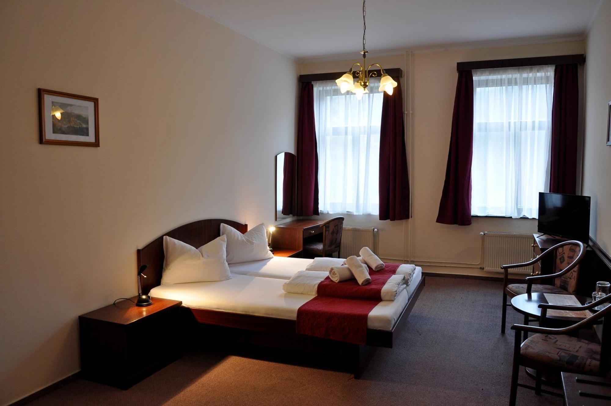 Hotel U Bileho Kone Loket Room photo